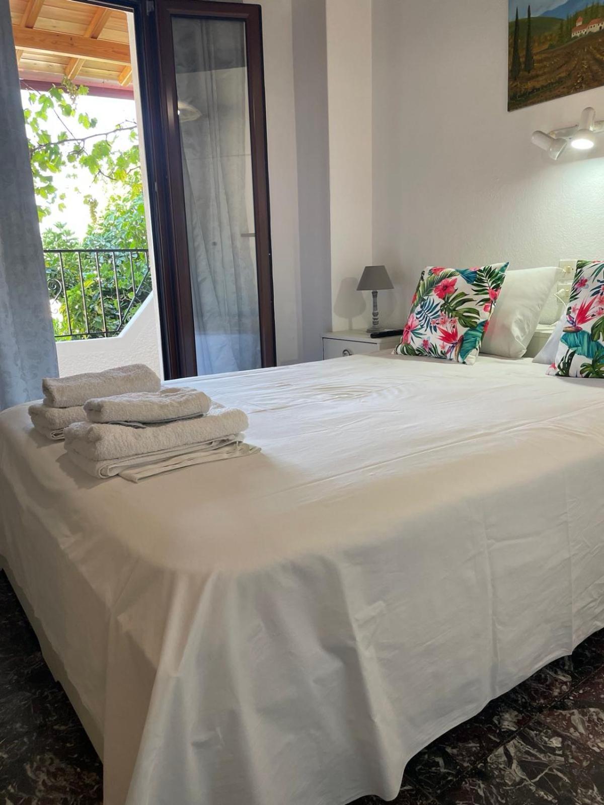 Katerinas Apartmens Skiathos Town Exterior photo
